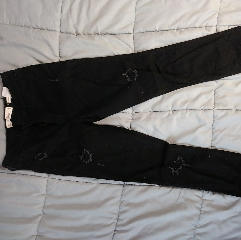 Distressed skinny jeans